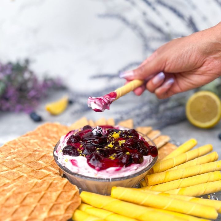 Easy No Bake Blueberry Cheesecake Dip